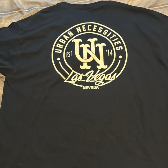Urban Necessities shirt - Picture 4 of 5